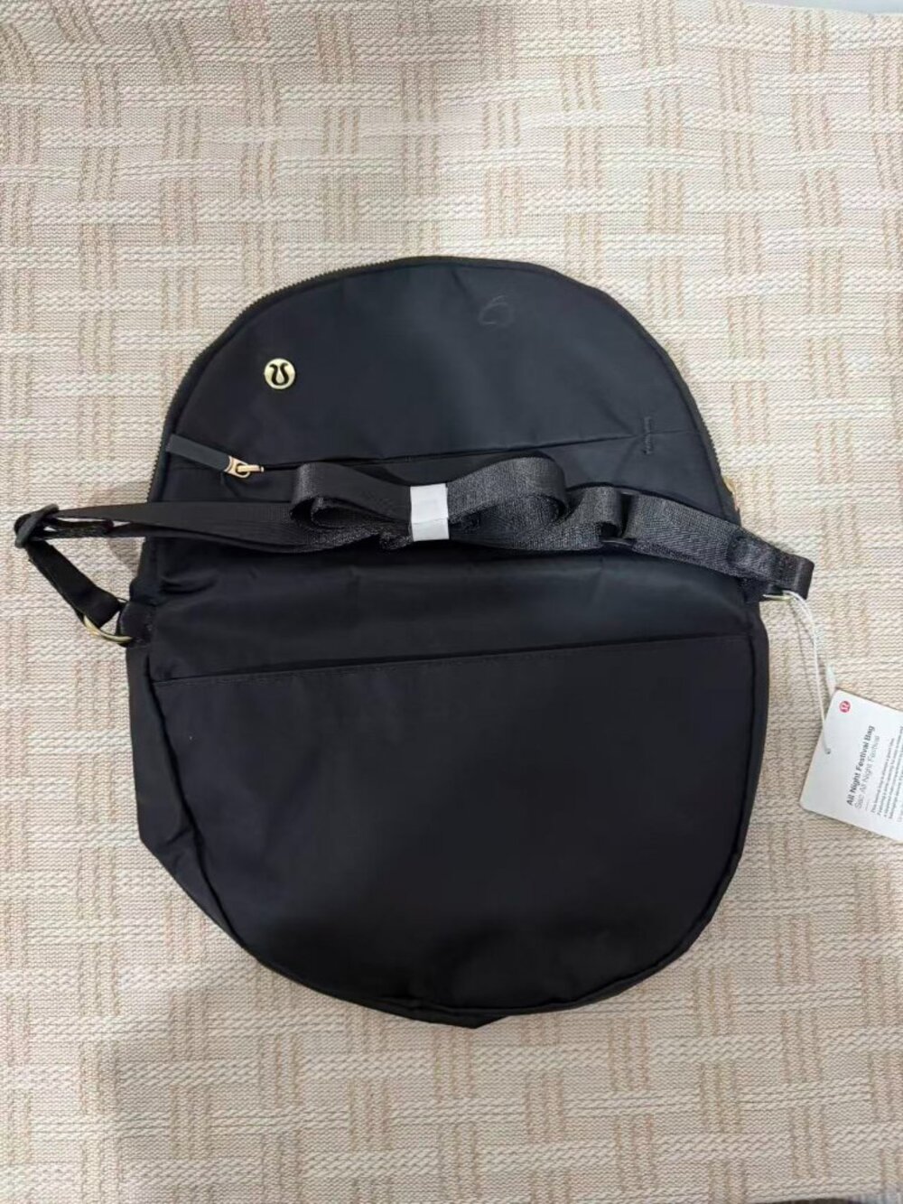 Lululemon Festival Bag 5L • Black/Gold • New - Picture 4 of 5